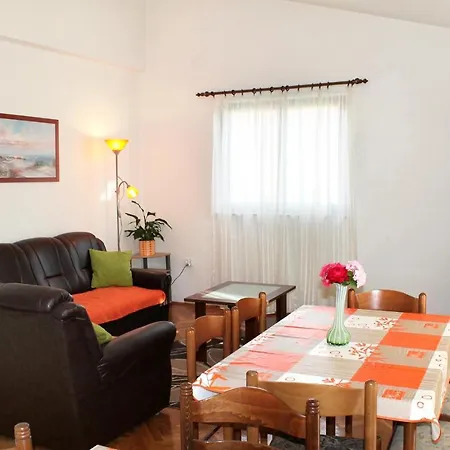 With Parking Space Kastel Stafilic, - 5219 Lejlighed